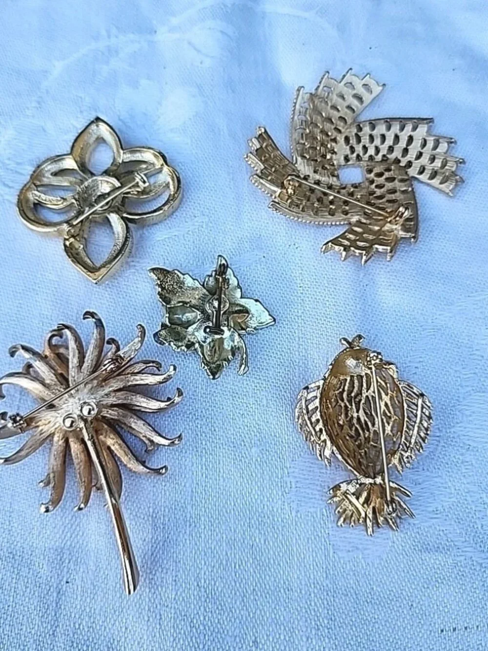 VTG MCM Gold Tone Brooch Pinwheel Flower Fish Thistle Leaf W/Ladybug Lot Of 5